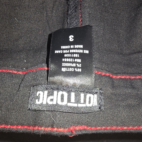 Hot Topic Black and Red Straight Leg Pants - Picture 4 of 4